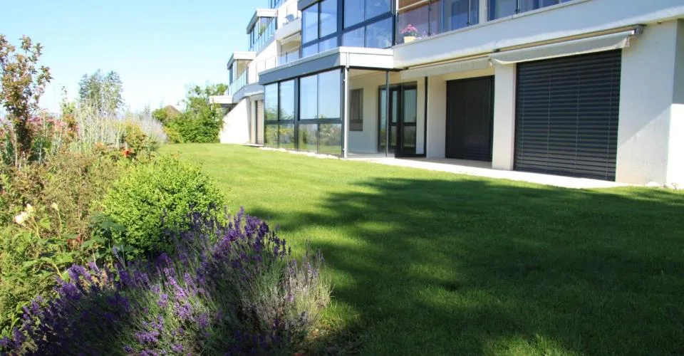 SPLENDIDE APPARTEMENT EN REZ DE JARDIN AVEC VUE LAC ET MONTAGNES A LUTRY