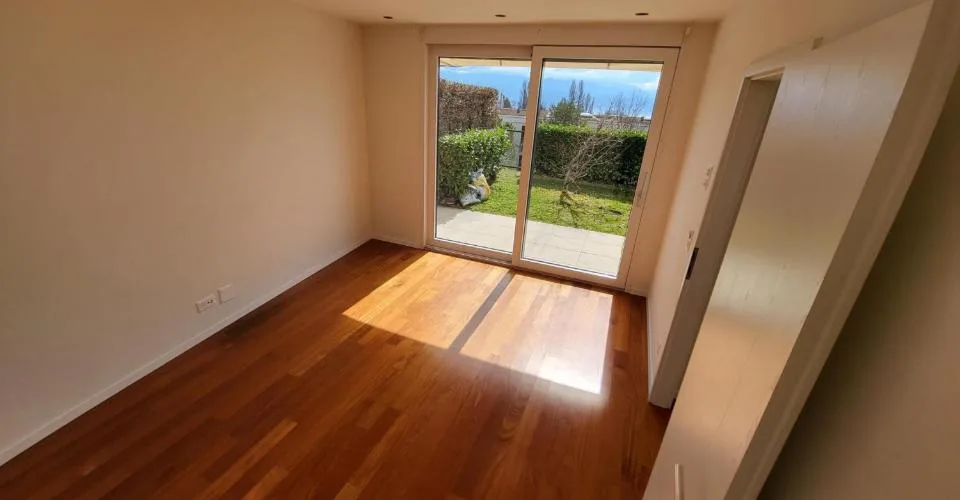 SPLENDIDE APPARTEMENT EN REZ DE JARDIN AVEC VUE LAC ET MONTAGNES A LUTRY