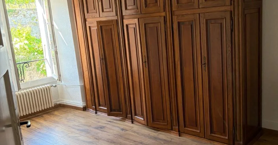 Appartement de 3 pièces au rez + 1er étage