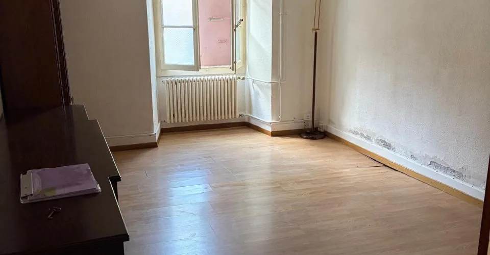 Appartement de 3 pièces au rez + 1er étage