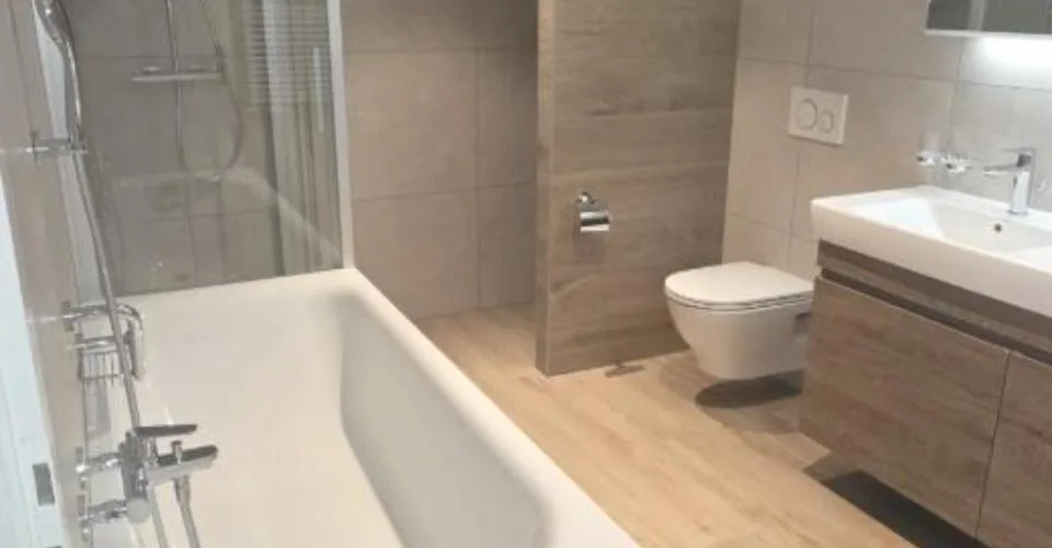Bel appartement spacieux. Découvrez ce bel appartement spacieux et généreusement agencé, idéalement situé au coeur du village de Poliez-Pittet, dans un environnement calme et convivial. Vous profiterez d'un cadre de vie agréable tout en restant à seuleme