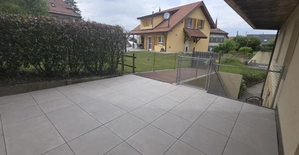 Bel appartement spacieux. Découvrez ce bel appartement spacieux et généreusement agencé, idéalement situé au coeur du village de Poliez-Pittet, dans un environnement calme et convivial. Vous profiterez d'un cadre de vie agréable tout en restant à seuleme