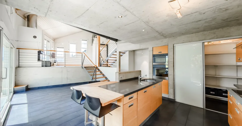 Villa d'architecte atypique et lumineuse dans un écrin de verdure