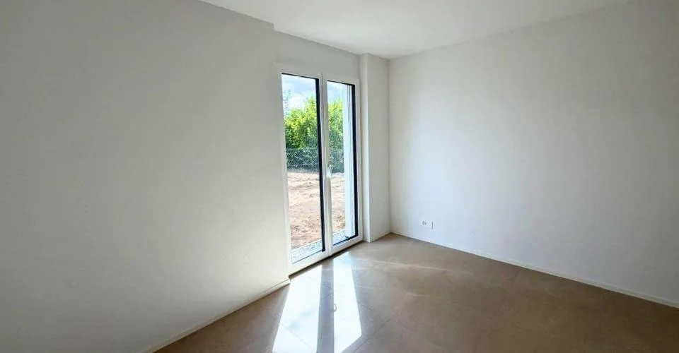 A louer - Villa familiale neuve avec terrasse et jardin