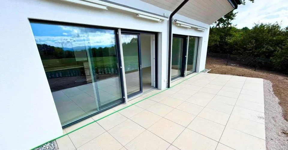 A louer - Villa familiale neuve avec terrasse et jardin