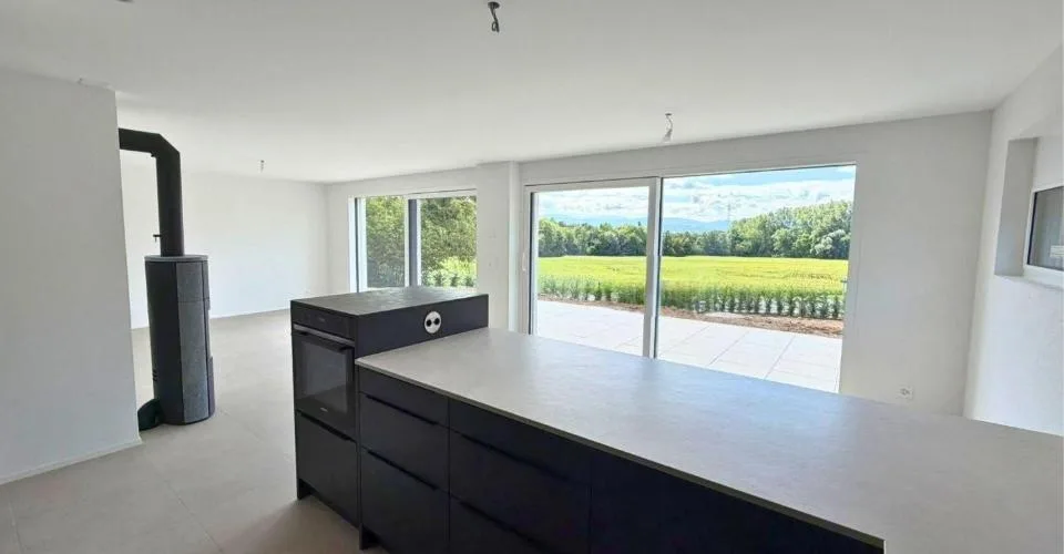A louer - Villa familiale neuve avec terrasse et jardin