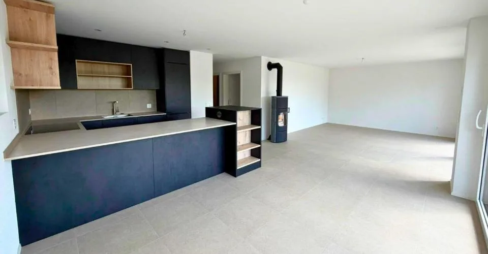 A louer - Villa familiale neuve avec terrasse et jardin