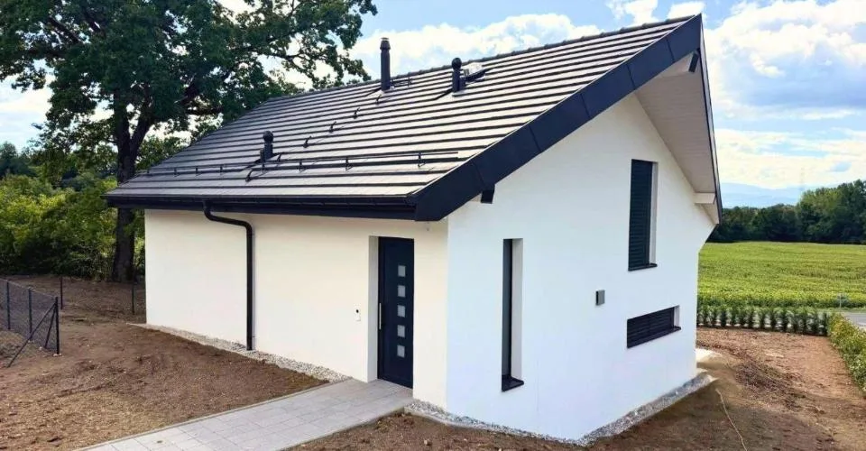 A louer - Villa familiale neuve avec terrasse et jardin