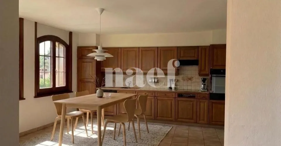 Appartement de 4 pièces au 1er étages avec balcons