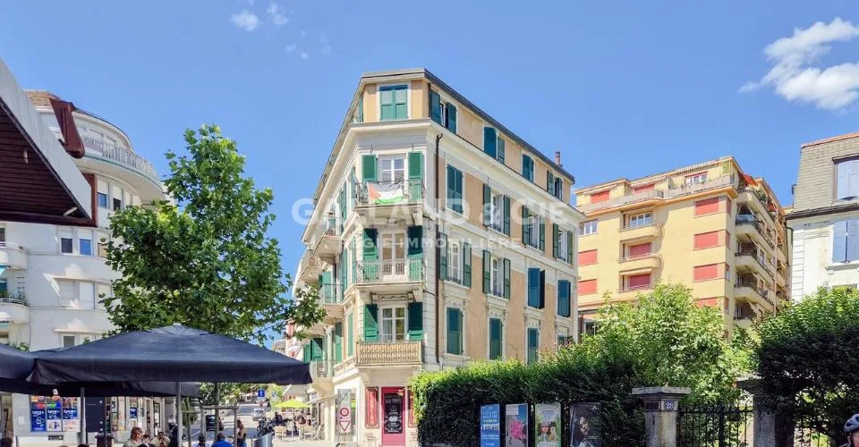 Charmant appartement de 5 pièces avec balcons dans un immeuble de caractère