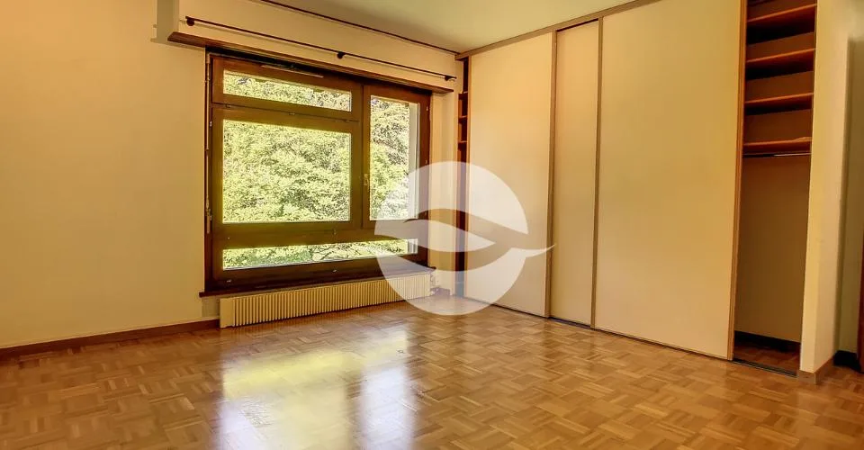 Maison individuelle avec magnifique jardin arboré