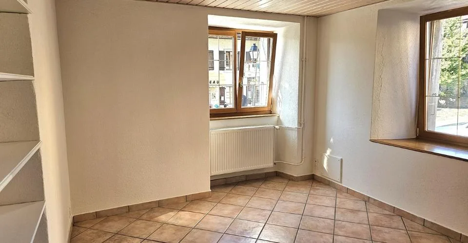 A Yvorne, à louer studio rénové au rez d'un petit immeuble.