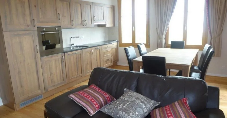 Appartement de 4.5 pièces meublé situé à 250 mètres des télécabines.