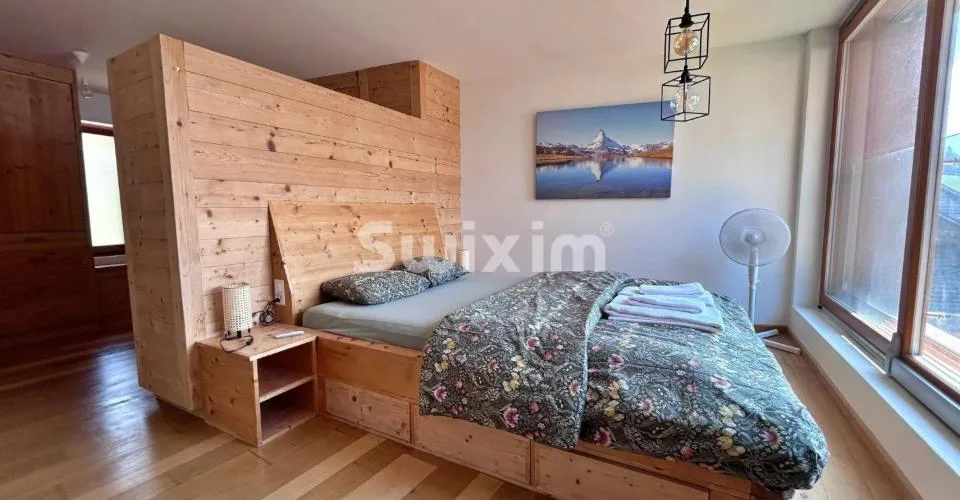 Exclusivité ! Vivez le charme du lac, Superbe triplex dans une bâtisse