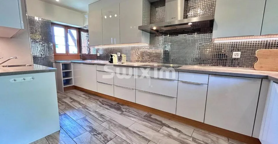 Exclusivité ! Vivez le charme du lac, Superbe triplex dans une bâtisse