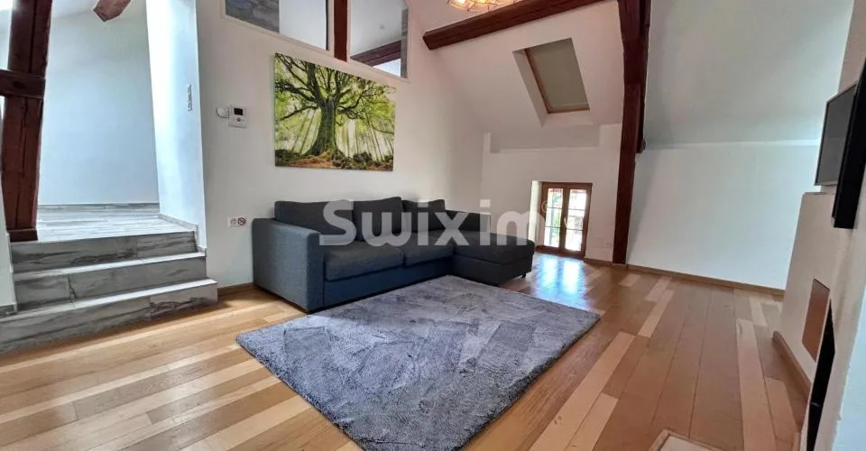 Exclusivité ! Vivez le charme du lac, Superbe triplex dans une bâtisse