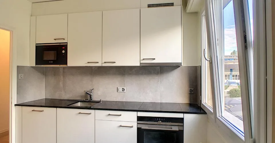 Bel appartement de 2 pièces au 2ème étage d'environ 54m2