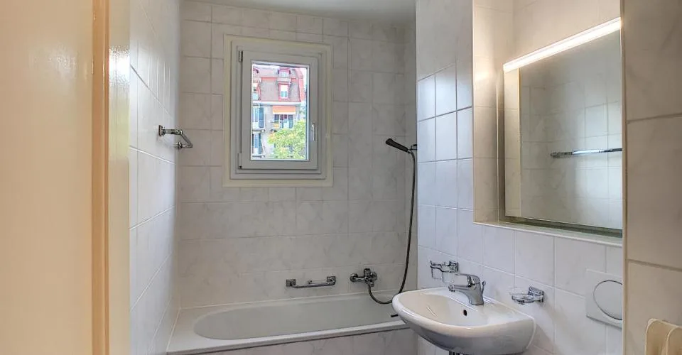 Bel appartement de 2 pièces au 2ème étage d'environ 54m2
