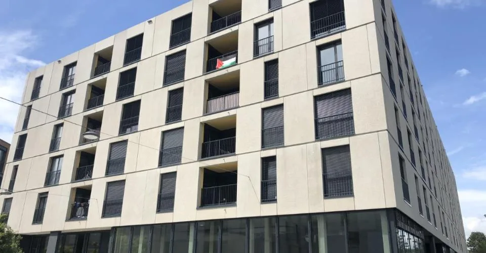 Joli appartement de 4.5 pièces sis au 5ème étage de l'immeuble.