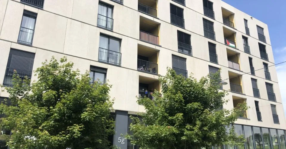 Joli appartement de 4.5 pièces sis au 5ème étage de l'immeuble.