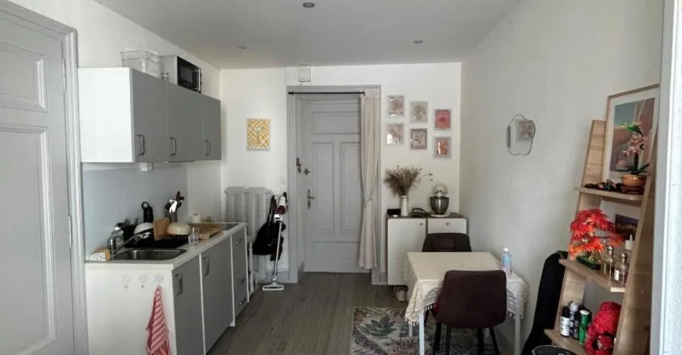 Studio rafraichi au 4ème étage avec une jolie vue sur le lac Léman