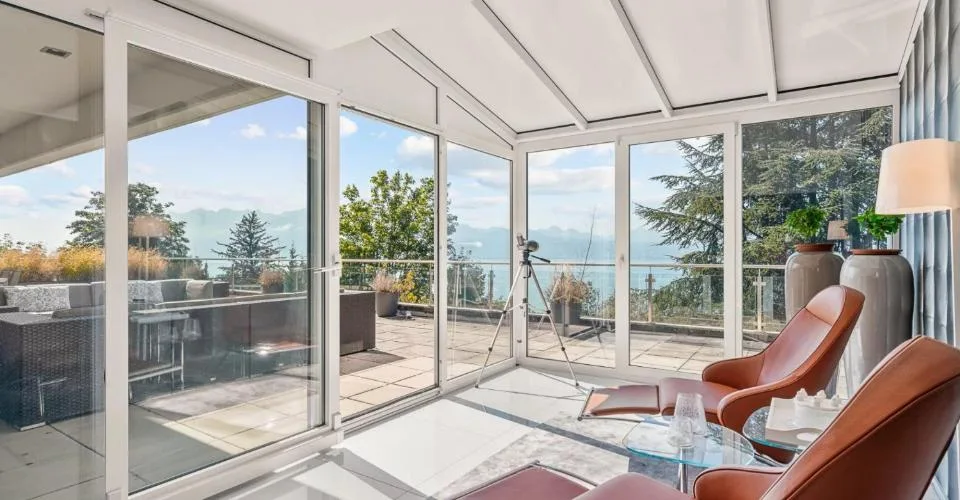 Duplex en attique avec vue dégagée sur le lac Léman