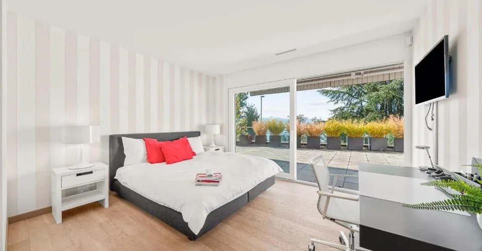 Duplex en attique avec vue dégagée sur le lac Léman