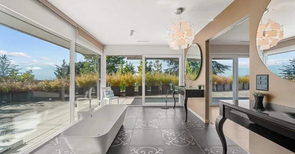 Duplex en attique avec vue dégagée sur le lac Léman