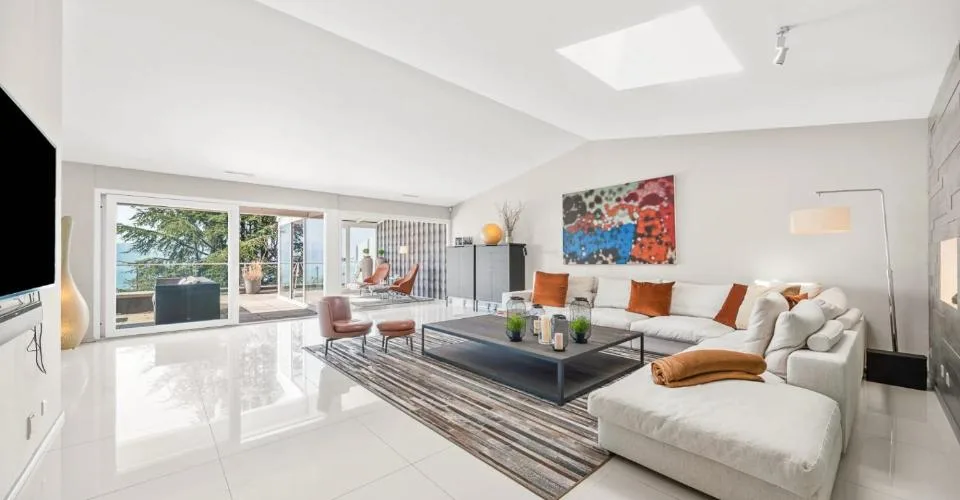 Duplex en attique avec vue dégagée sur le lac Léman