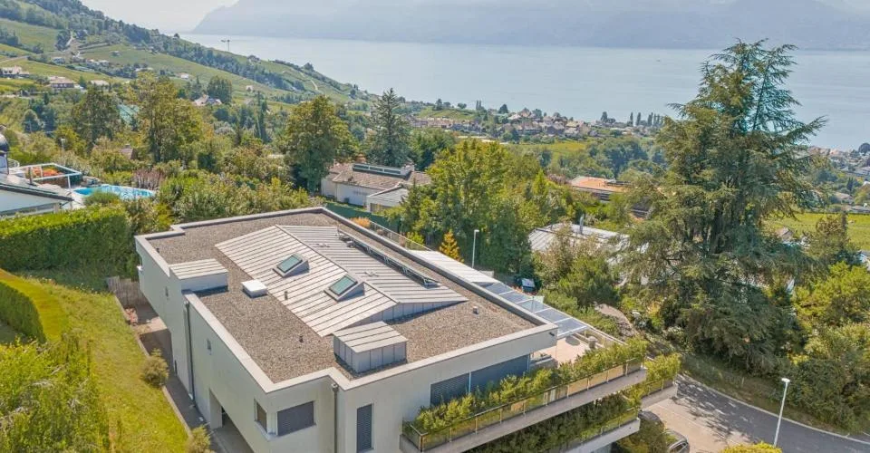Duplex en attique avec vue dégagée sur le lac Léman