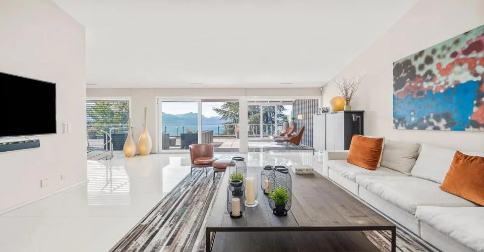Duplex en attique avec vue dégagée sur le lac Léman