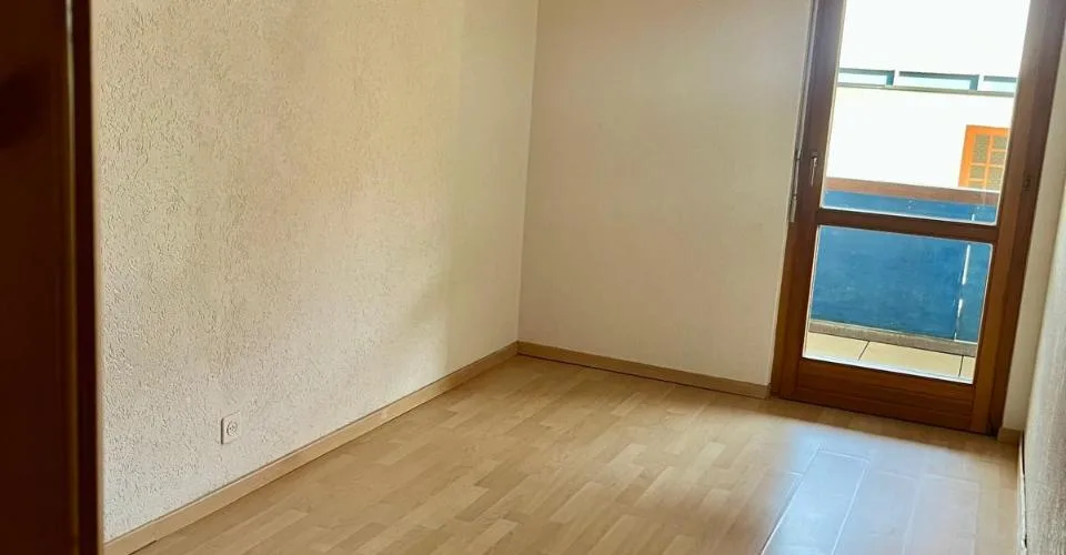 Bel appartement de 4.5 pièces au 1er étage avec un balcon