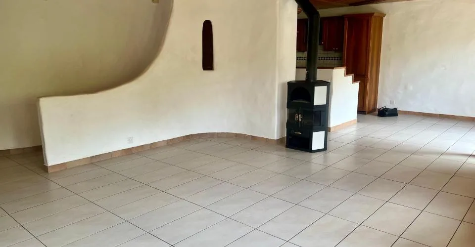 Bel appartement de 4.5 pièces au 1er étage avec un balcon