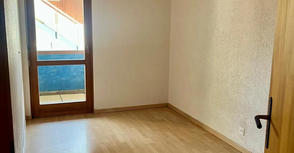 Bel appartement de 4.5 pièces au 1er étage avec un balcon