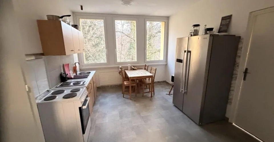 Chambre meublée à louer dans un appartement de 6 pièces