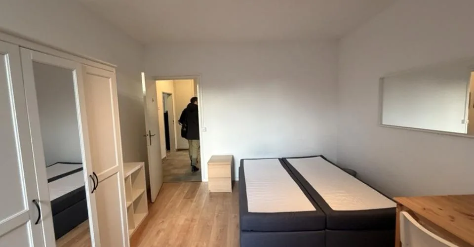 Chambre meublée à louer dans un appartement de 6 pièces
