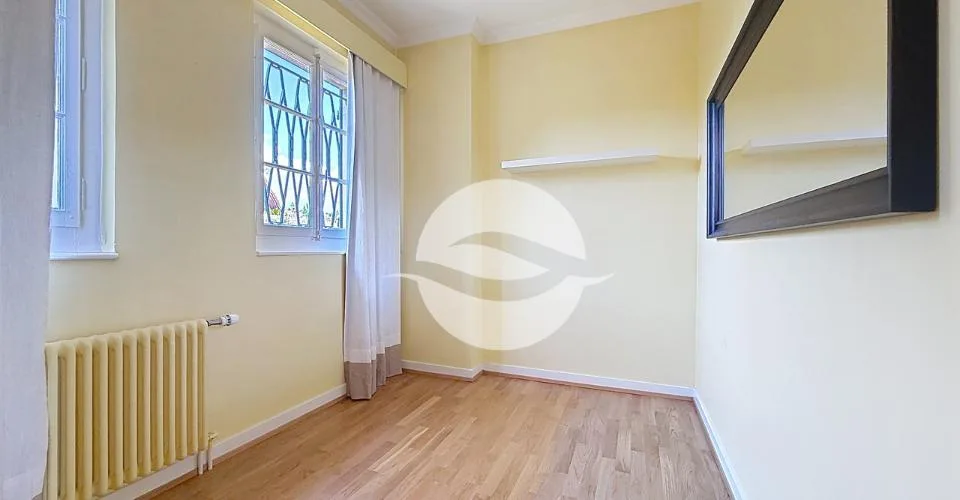 Elegant 8-room house in Terre Sainte