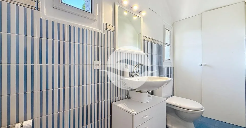 Elegant 8-room house in Terre Sainte
