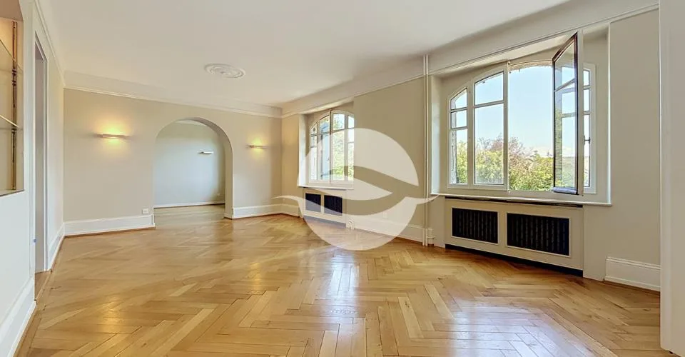 Elegant 8-room house in Terre Sainte