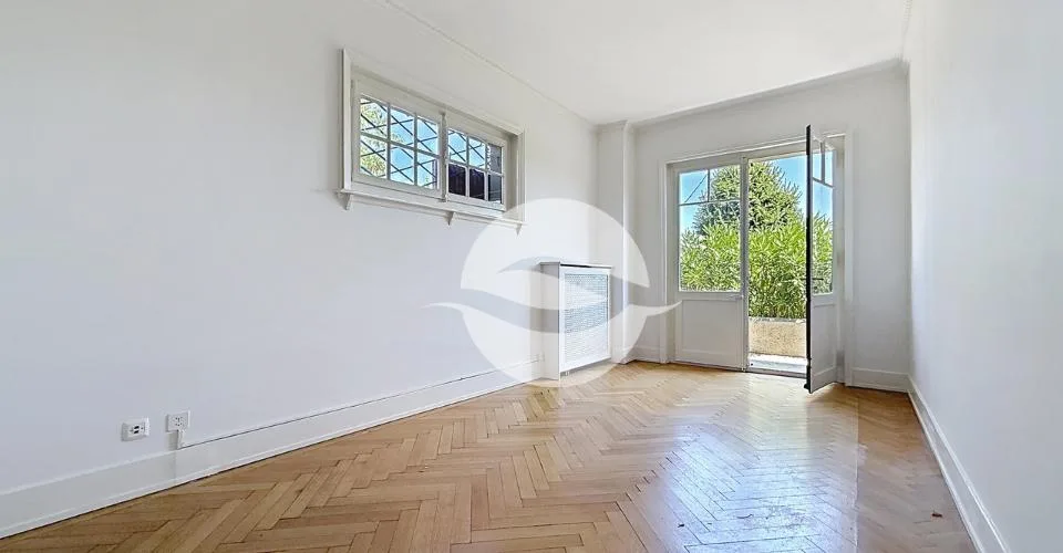 Elegant 8-room house in Terre Sainte