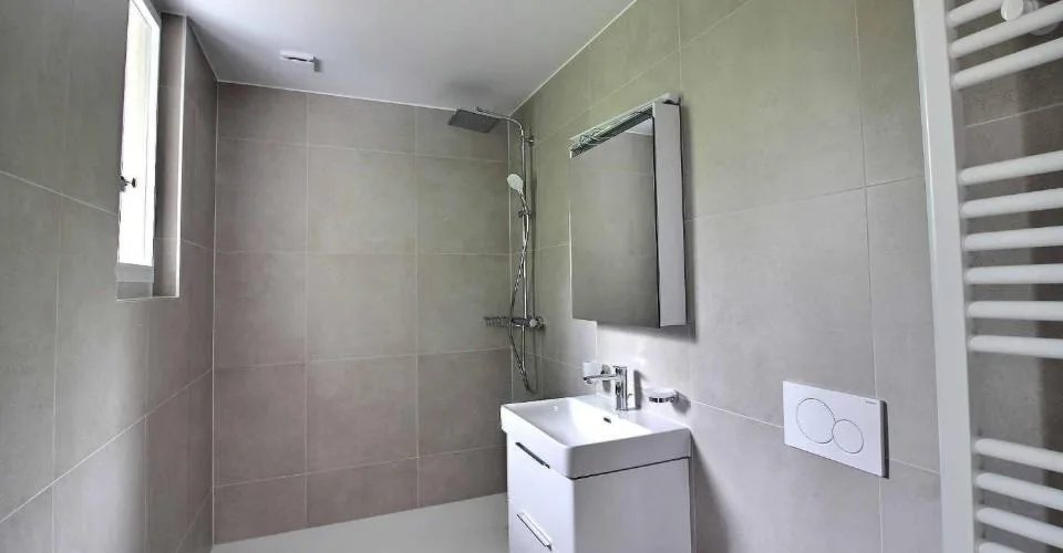 Superbe appartement entièrement rénové avec vue imprenable sur le lac