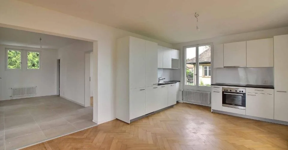 Superbe appartement entièrement rénové avec vue imprenable sur le lac