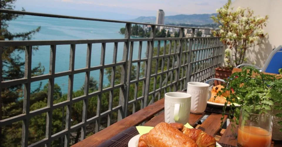 Frontline lakefront furnished Apartment with Spectacular Views – foto 3 di 10