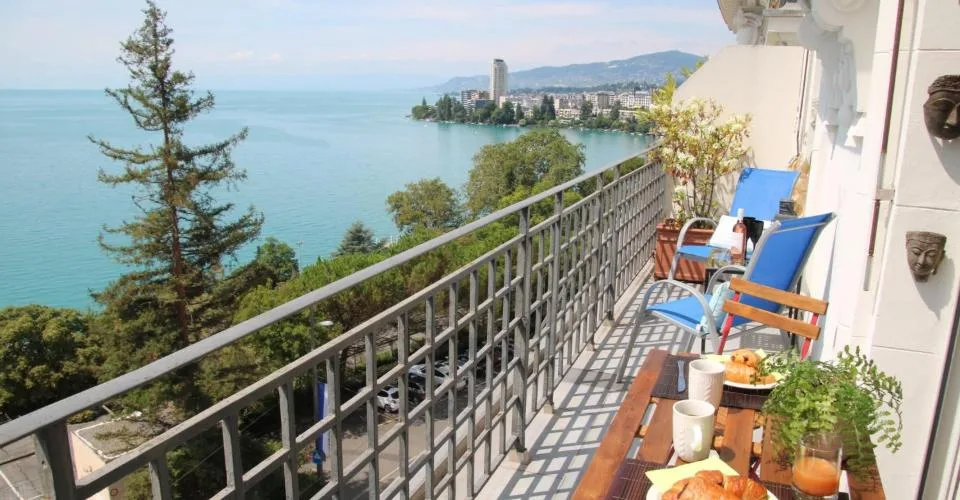 Frontline lakefront furnished Apartment with Spectacular Views – foto 2 di 10