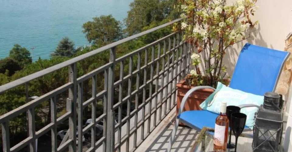 Frontline lakefront furnished Apartment with Spectacular Views – foto 5 di 10