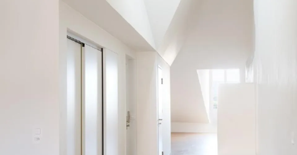 Appartement traversant avec une belle luminosité, centre ville!
