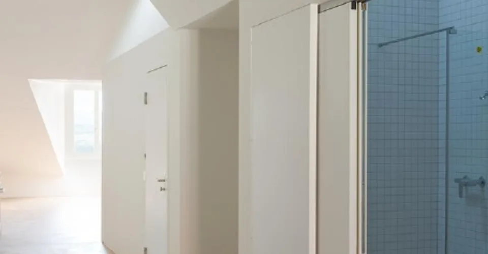 Appartement traversant avec une belle luminosité, centre ville!