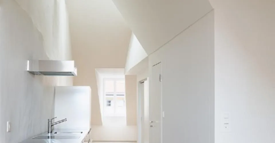 Appartement traversant avec une belle luminosité, centre ville!