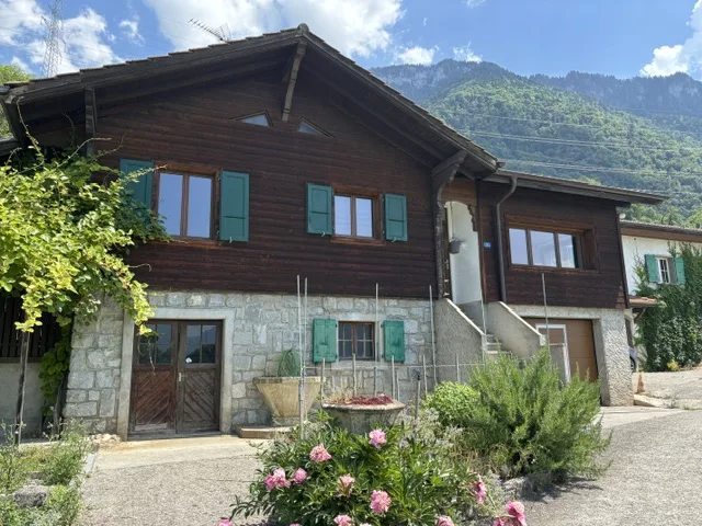 Chalet indépendant avec garage et jardin, proche des commodités