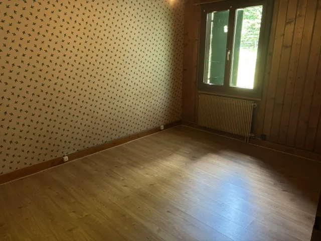 Chalet indépendant avec garage et jardin, proche des commodités